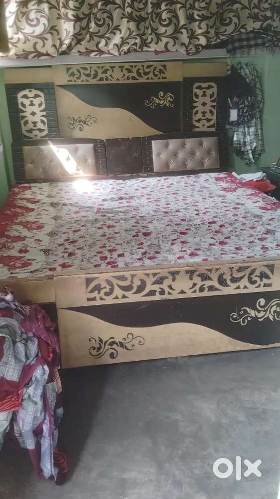 बैड और सिंगारदानी