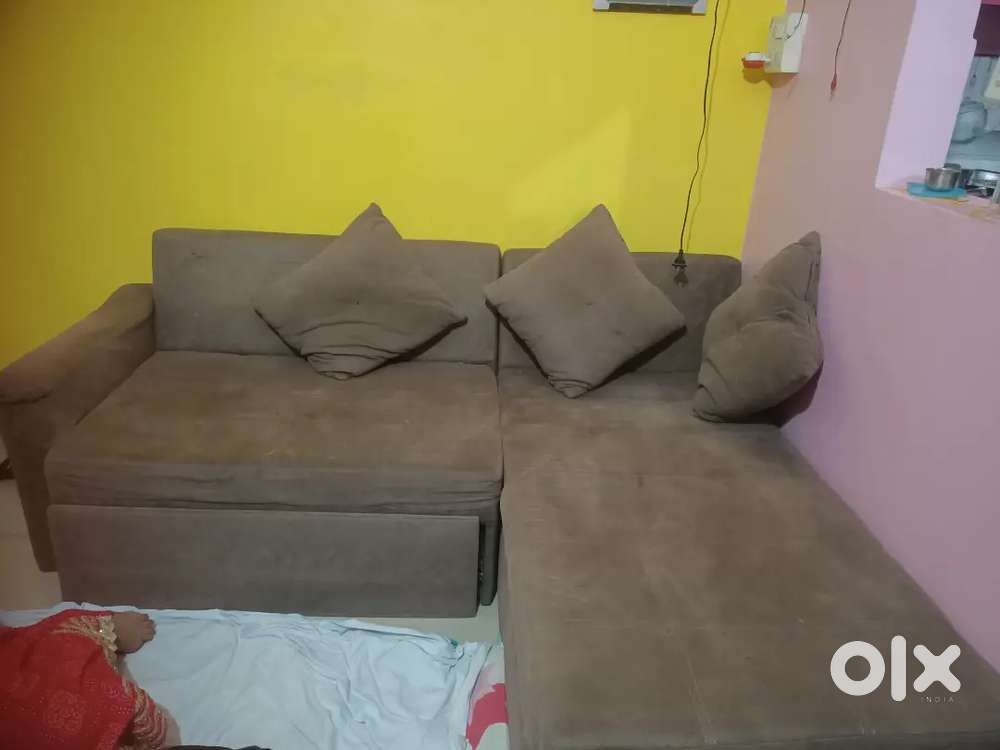 13000 rs m sofa bechna hai