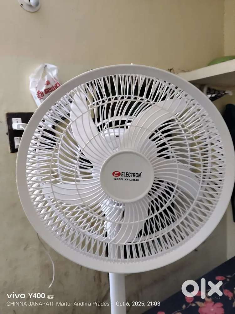 Electron  battery fan  5 hours on full charging...good condition
