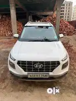 Hyundai Venue 2019 Petrol 27500 Km Driven