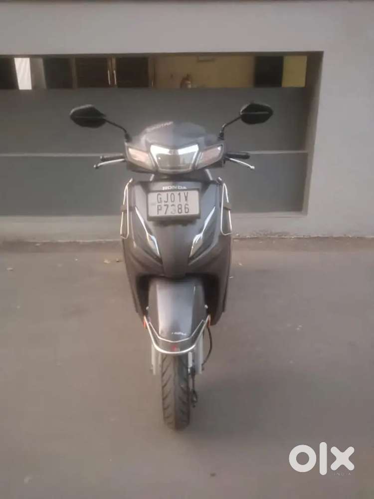 Activa mag grey colou6G select number 42