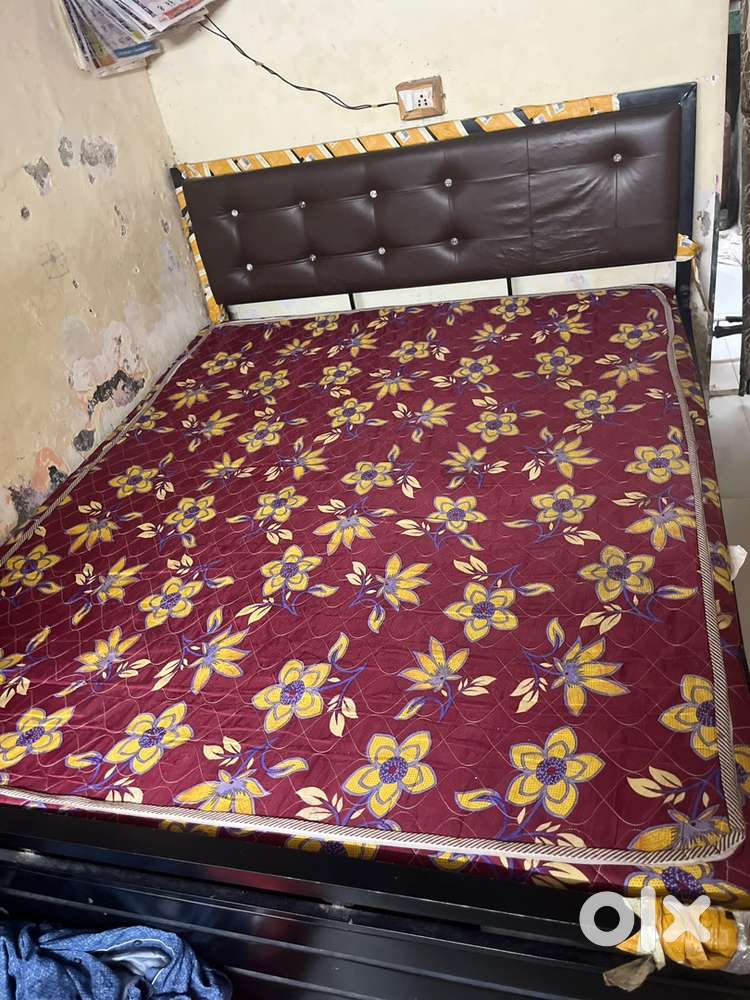 Selling my metal bed with mattress