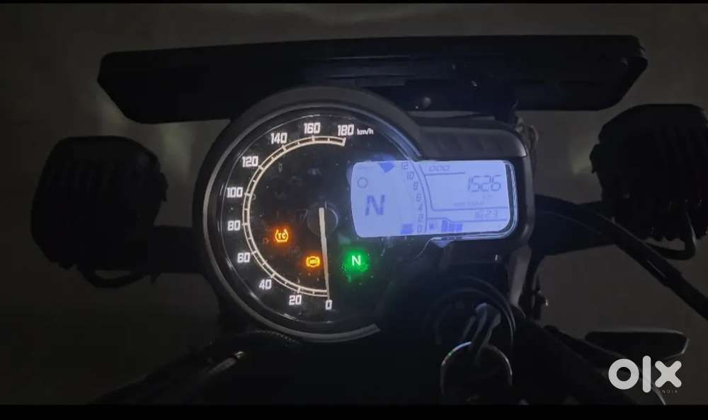 Triumph Speed 400 UG 2025 model Racing Yellow