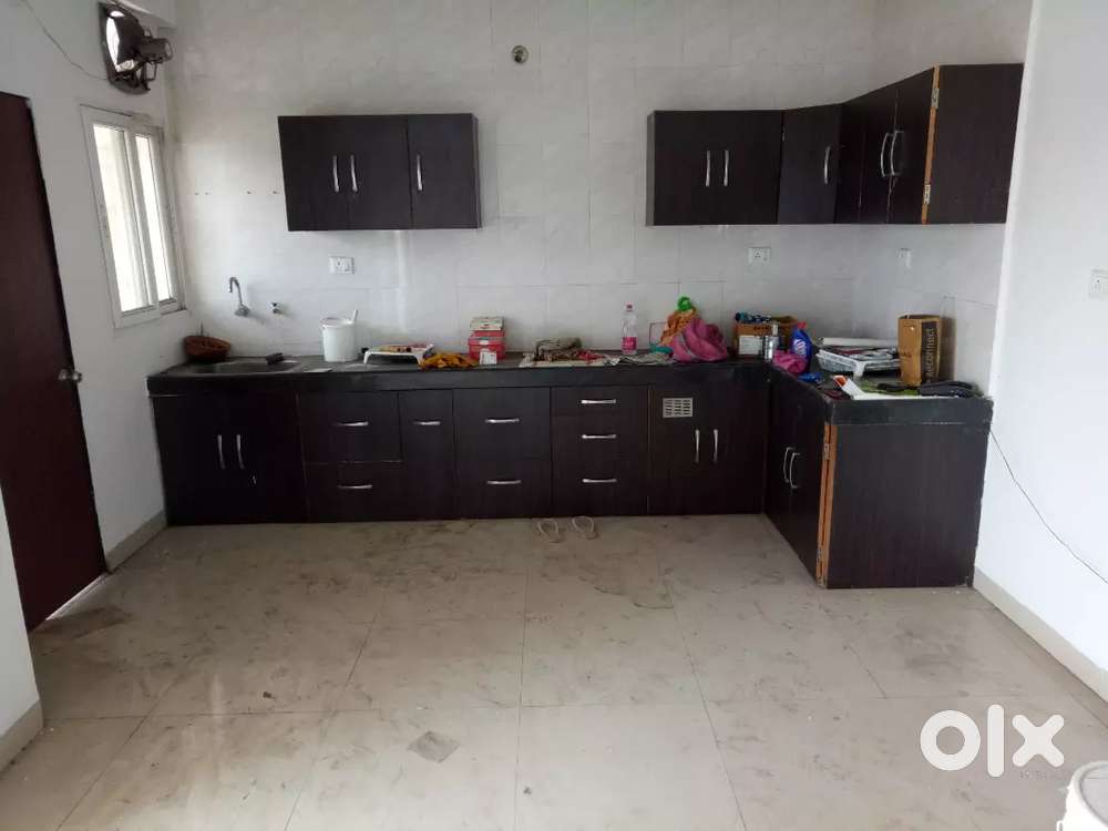 3bhk Semi furnished Flat on Rent Out at Shankar Nagar.