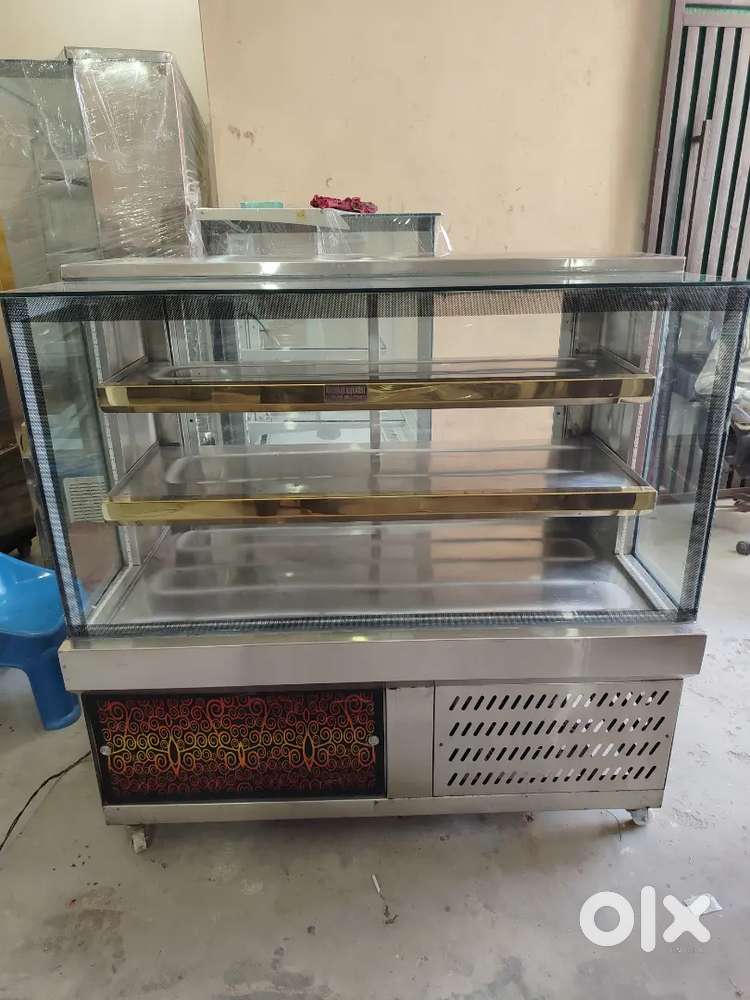 4 feet display counter good condition