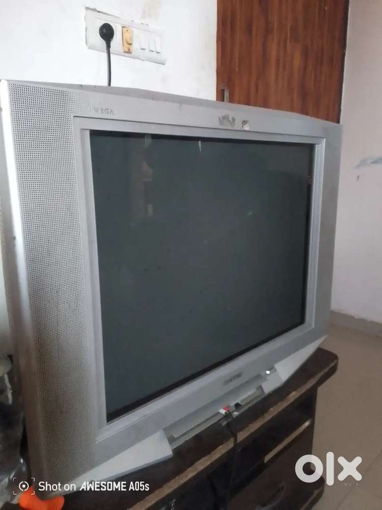 SONY WEGA TV 30 Inch display