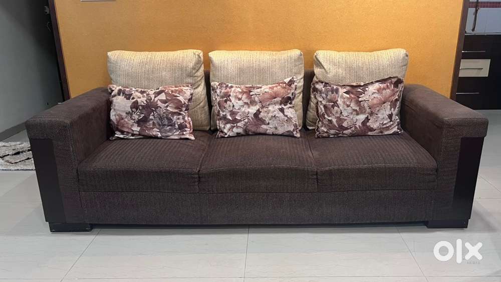 3 and 2 seater sofa set