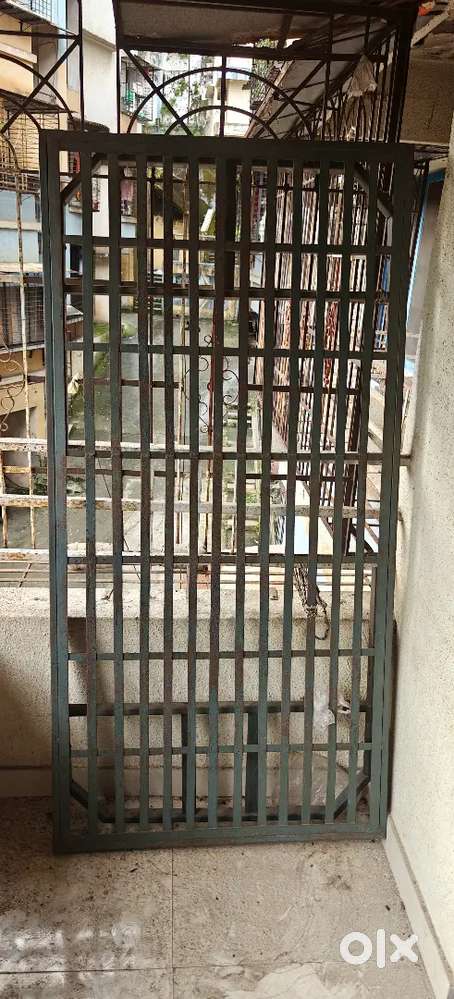 Metal Bed and Cabinet (Kobat) for Sale – Good Condition