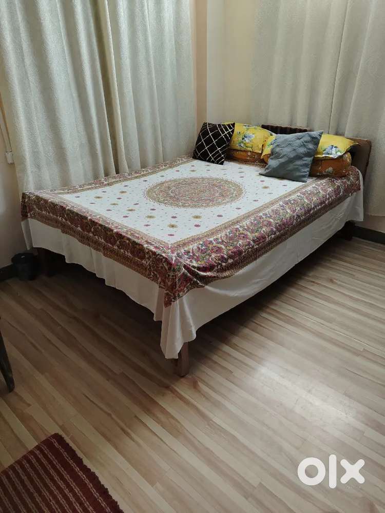 Wooden bed (5ftx 7ft)