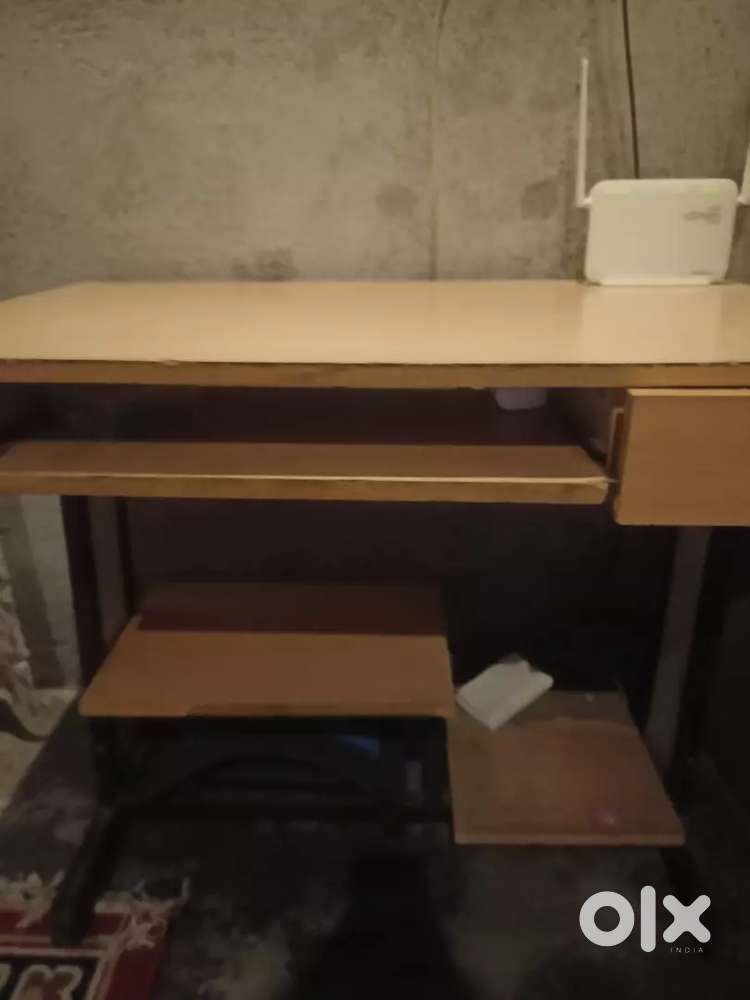 Wooden heavy computer table