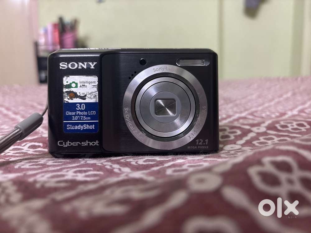 Sony , with 3.0 clear photo LED /7.5cm and 12.1 maga pixels