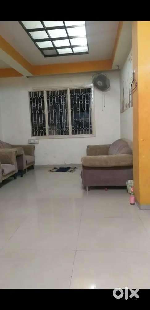 I need a girl roommate for my flat