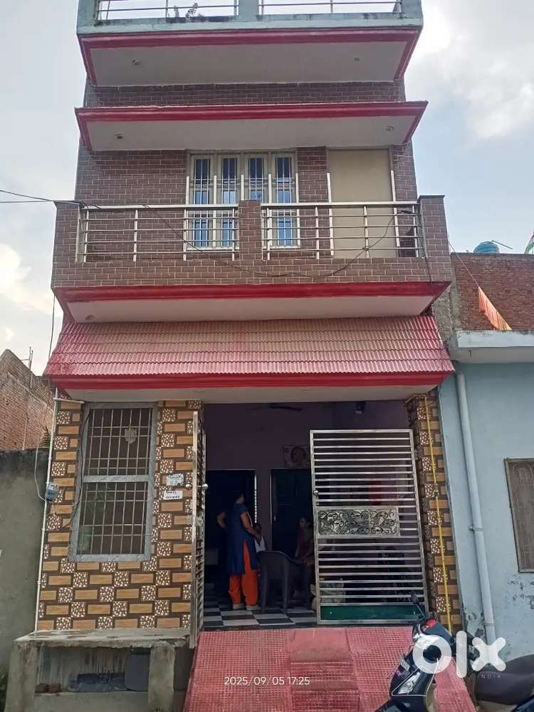 100 sq ft House is for sale