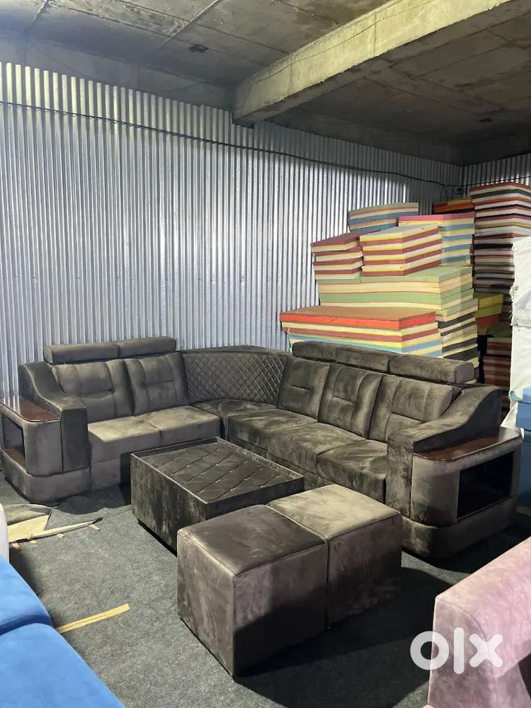 3 setter luxurious Chesterfield sofa set only available in Starf furni