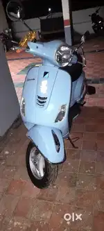 Vespa scooty