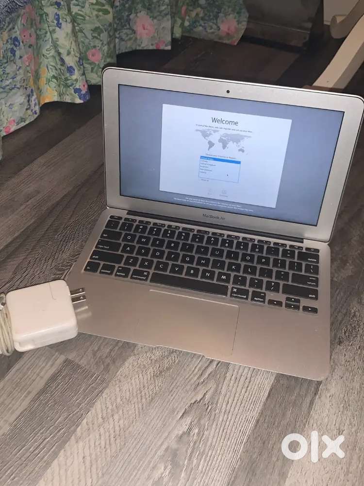 Mac book air with bill and box and everything,mint condition