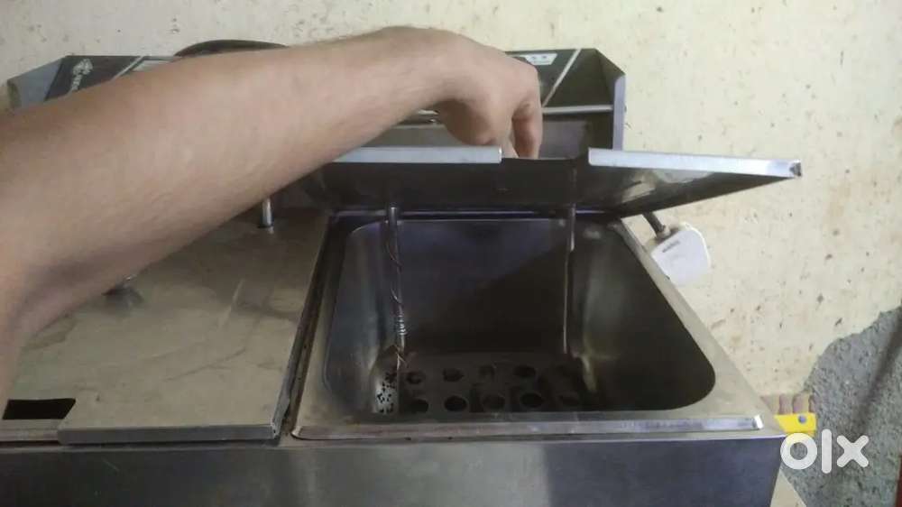 Pizza oven and commercial fryer in good condition