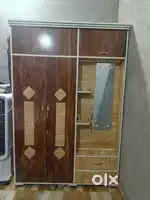 4x7 Good Condition Almirah with dressing table For Sale