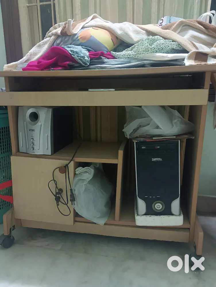 Computer table