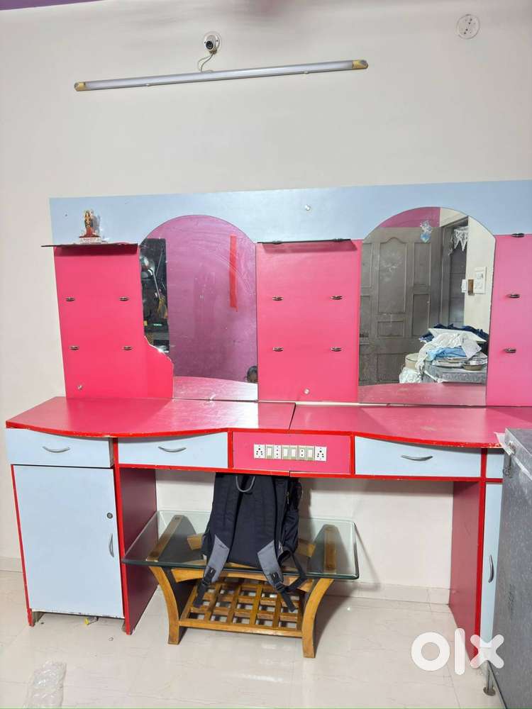 Beauty Parlour Furniture