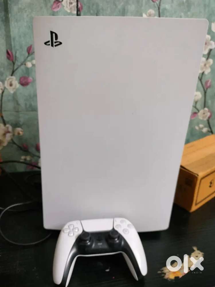 Ps5 2024 with one original controler ,hardly used single handed used