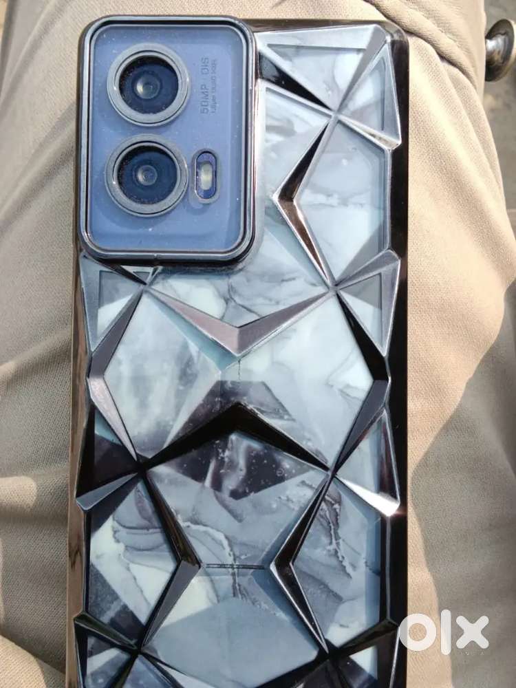 Moto g85 5g phone he new condition me 2 months chalaya