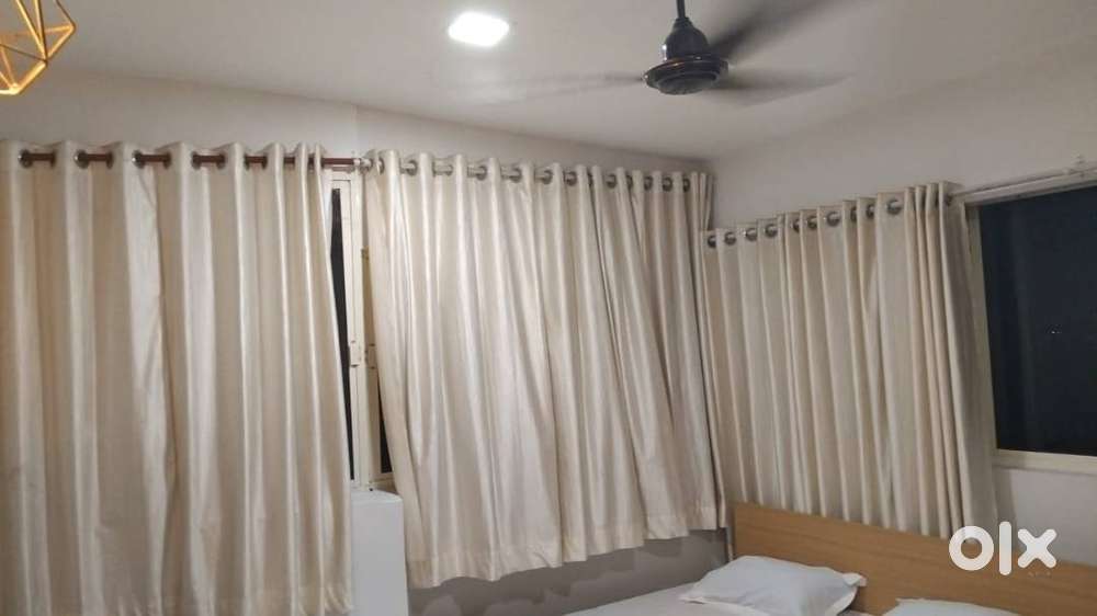 BACHELORS / STUDENTS . SINGLE AC ROOM WITH BATHROOM . FURNISHED