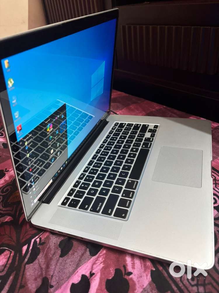 MacBook pro Core i7 MacOs and windows installed