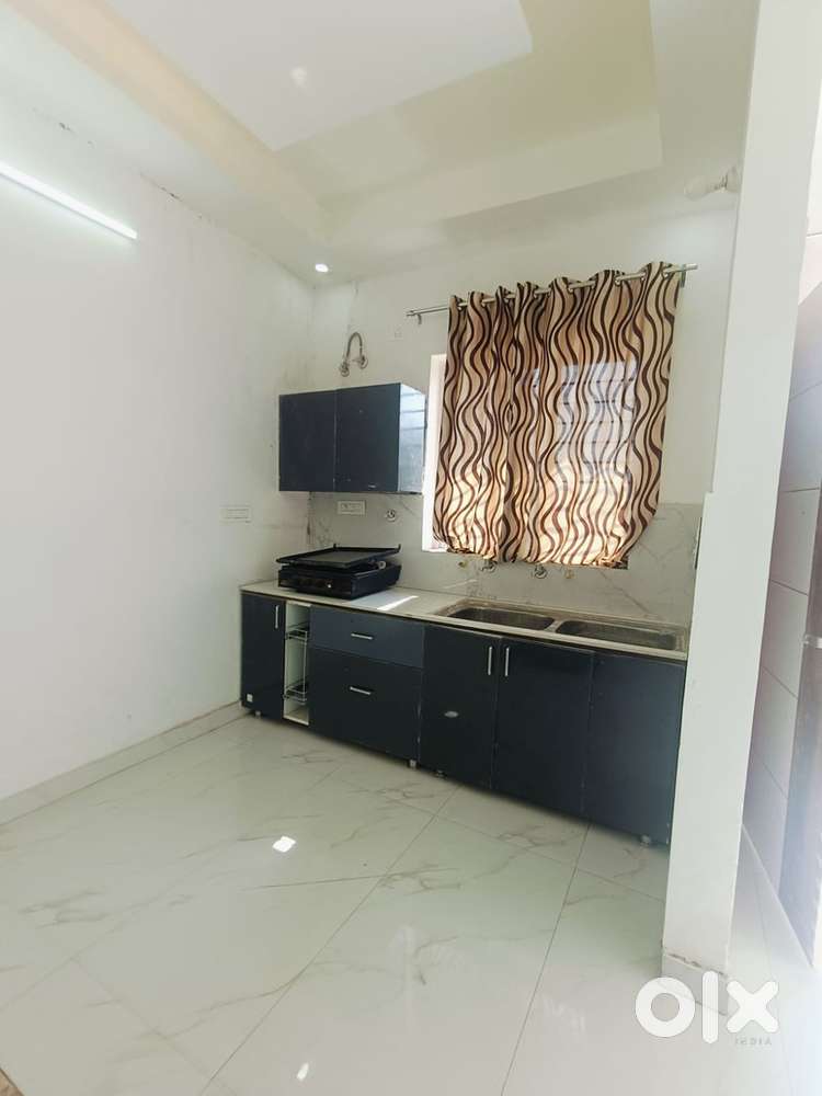 Independent floor,parking available,bed,sofas,geaser,RO,modern kitchen