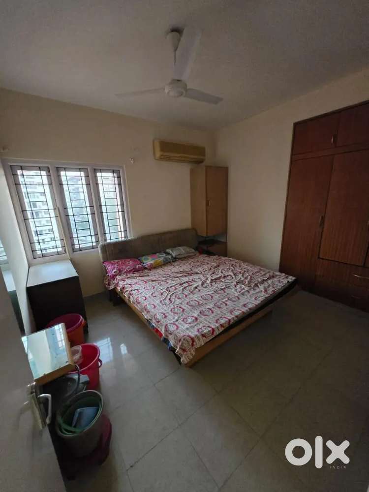 I AM BROKER)LADIES ONLY. BALMATA GIRLS STAY 1BHK 4 COTS KITCHEN ALSO