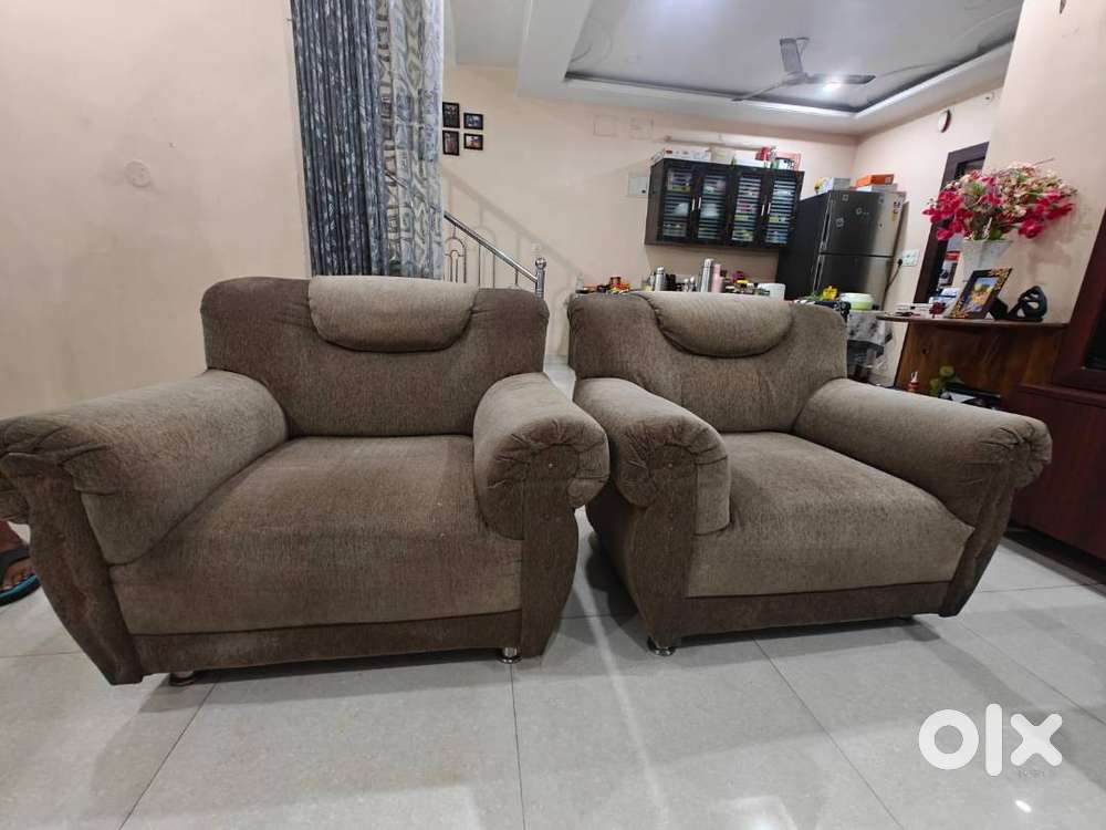 5 seater sofa with center table
