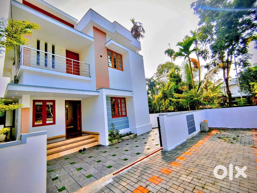 NEW HOUSE FOR  ALUVA, ALANGAD, 

57  LAKHS,  3 BHK, PLOT 3.750  CENT