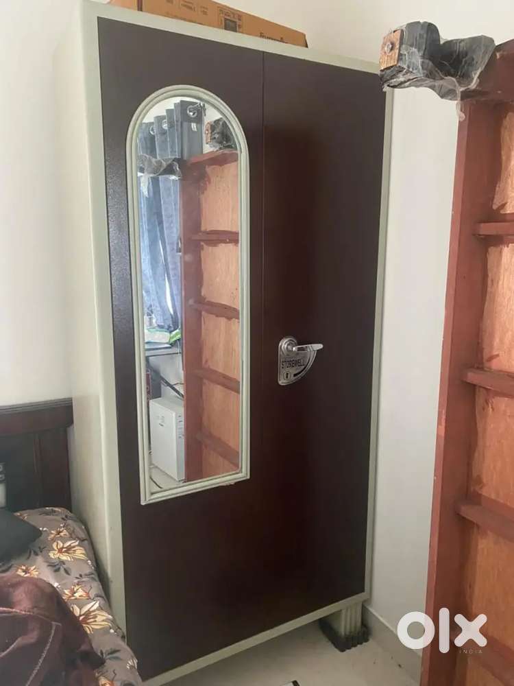 Beeruva wardrobe