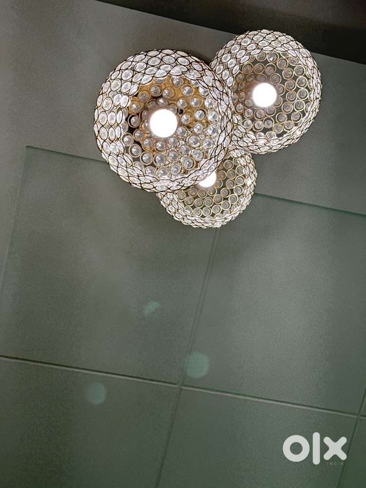 Lamp Lights up the whole room , looks aesthetic like a chandelier ️