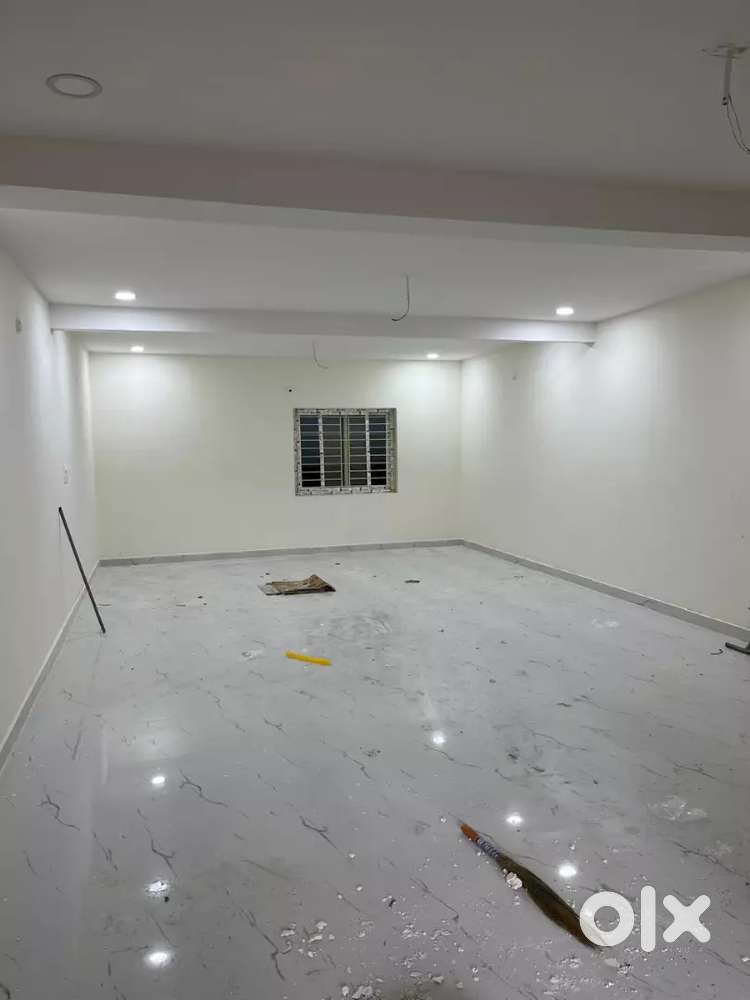 Commercial property building for rent 1st floor / cellar.