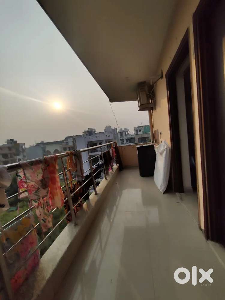 2bhk in society owner free property