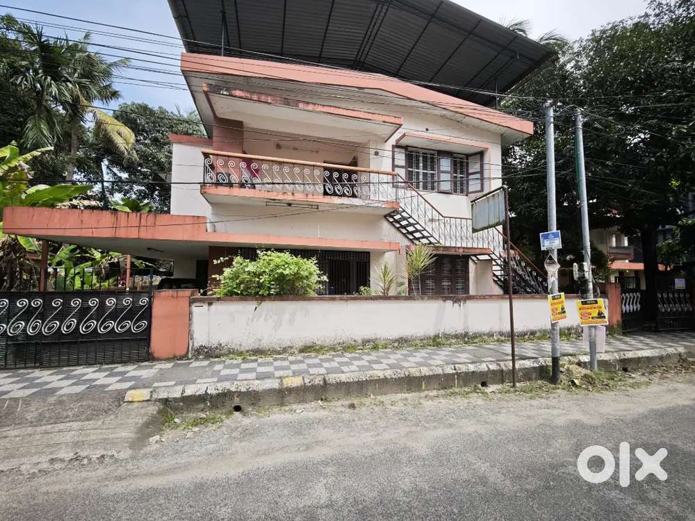 Girinagar Old house