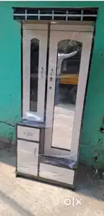 Dressing table that can be adjusted to different accommodation both st