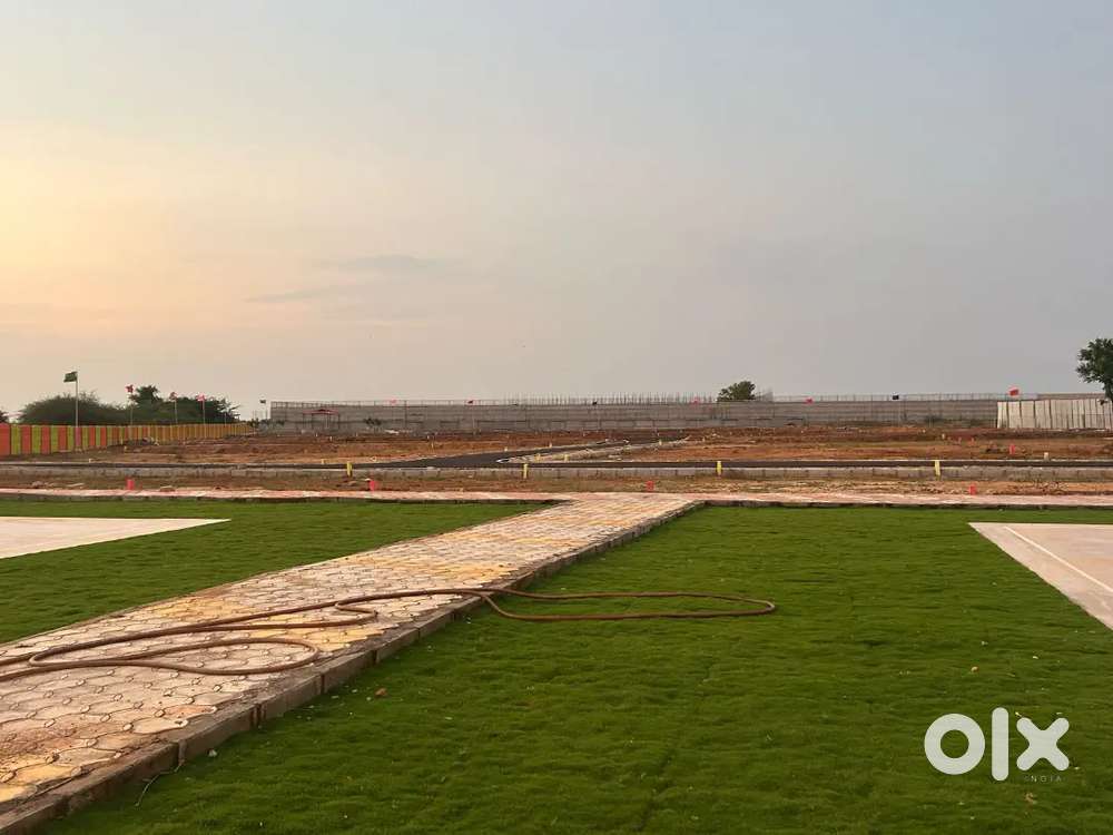 Corner plot available sale near keeranur register office EMI offer