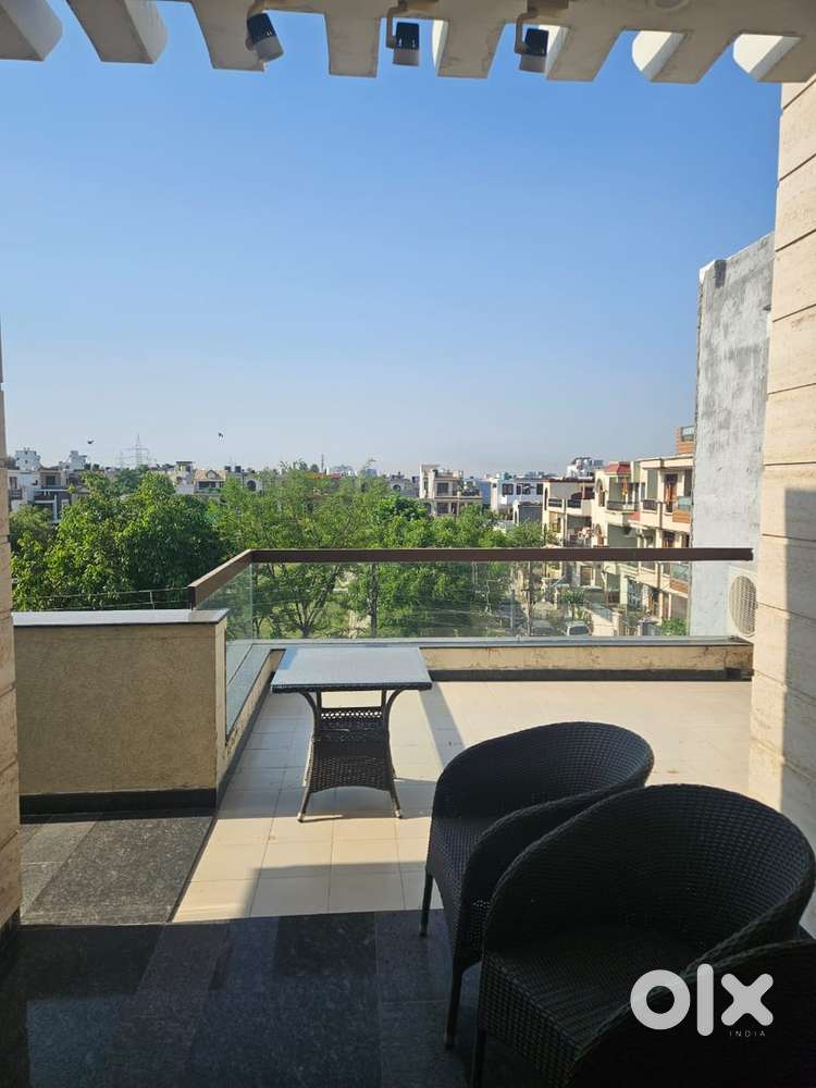 1 kanal corner brand new house in sector -33 chandigarh