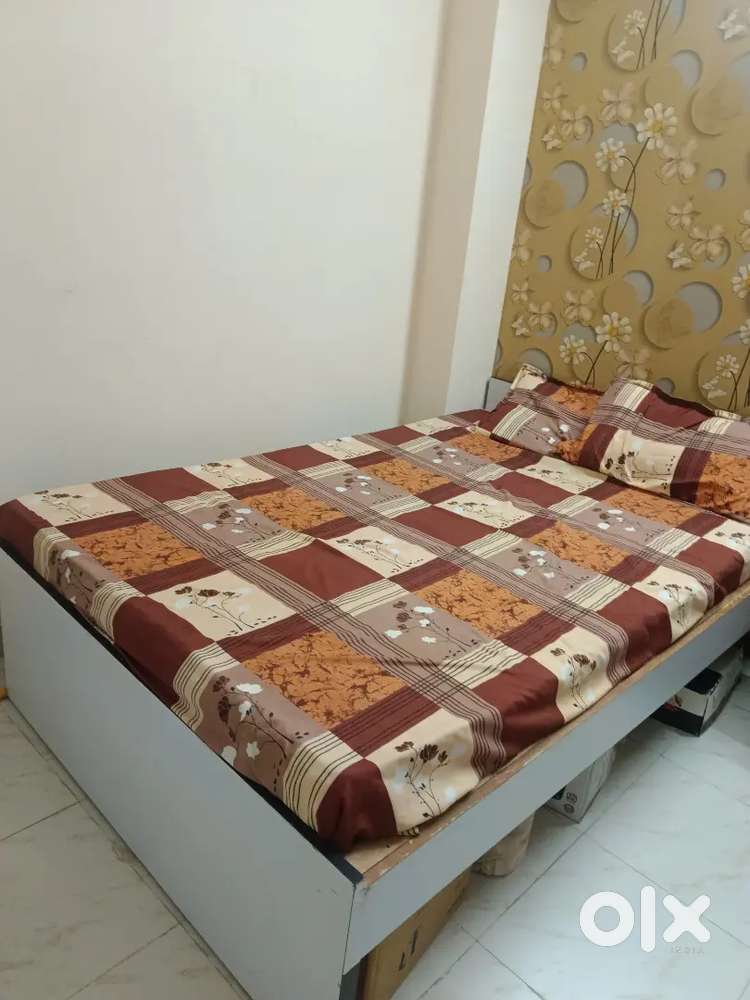 6 feet by 4 feet single bed with mattress new plywood work with mica