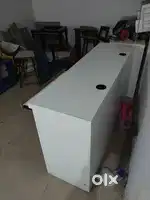 કમ્પ્યૂટર ટેબલ