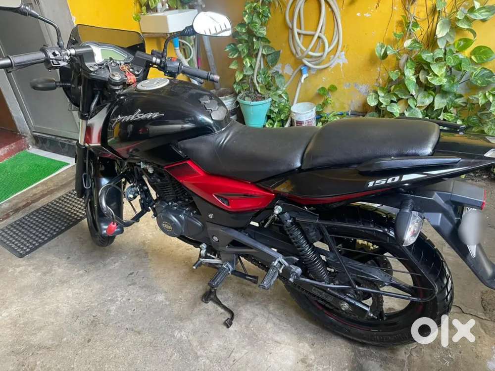 Bajaj pulsar 150 twin disc model .