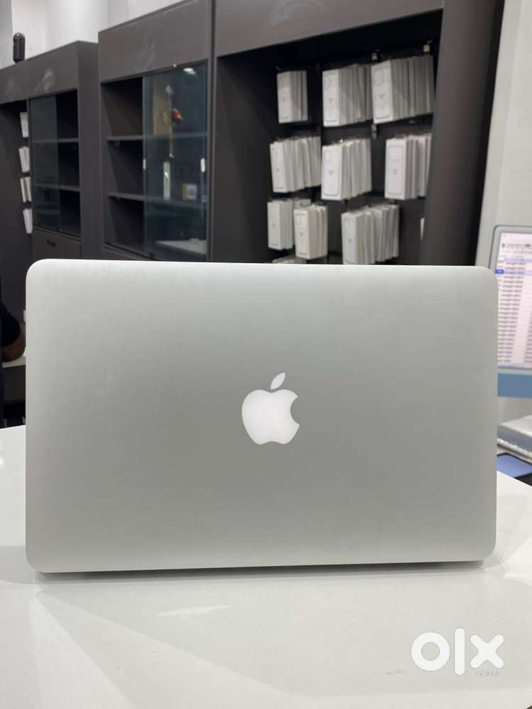 MacBook air (11 inch) 4/500gb silver used with bill warranty
