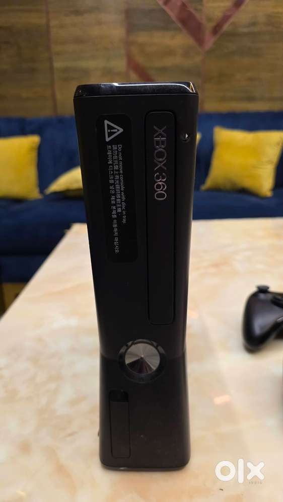 XBOX 360 with 20 Games CDs and Kinetic and 2 wireless remotes