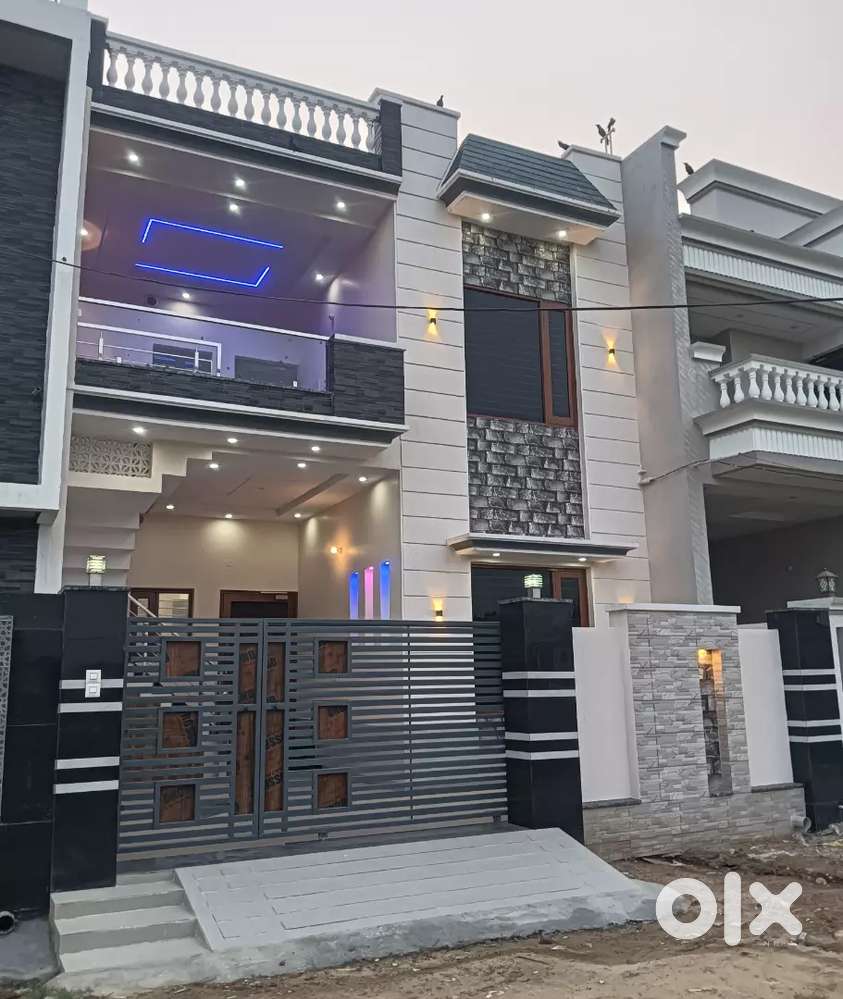180+Gaj FullyFurnished Kothi with ModernDesign ForSale in Royal Avenue