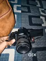 Canon 200 D