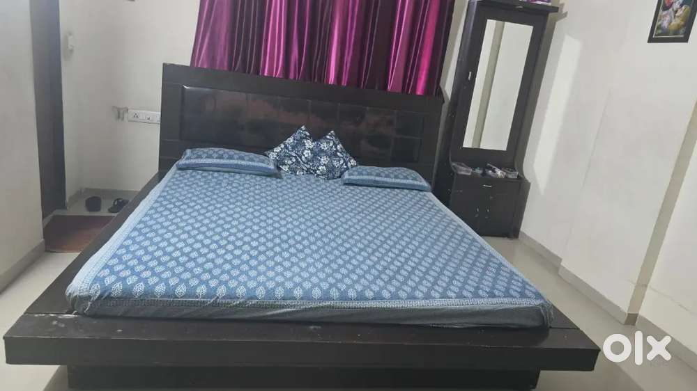 Duble  bed with  dressing  table  with mattress