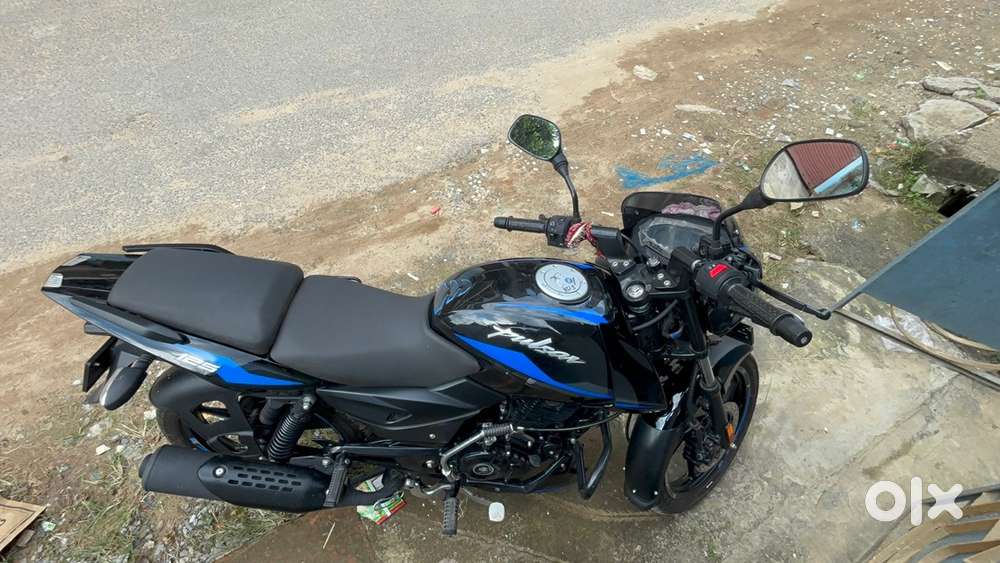 For sale my Pulsar 125 split seat