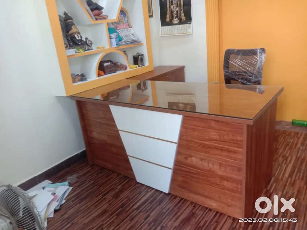 Office furniture md table  5 * 2 feet